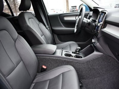 2025 Volvo XC40 B5 Core