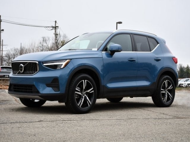 2025 Volvo XC40 B5 Core