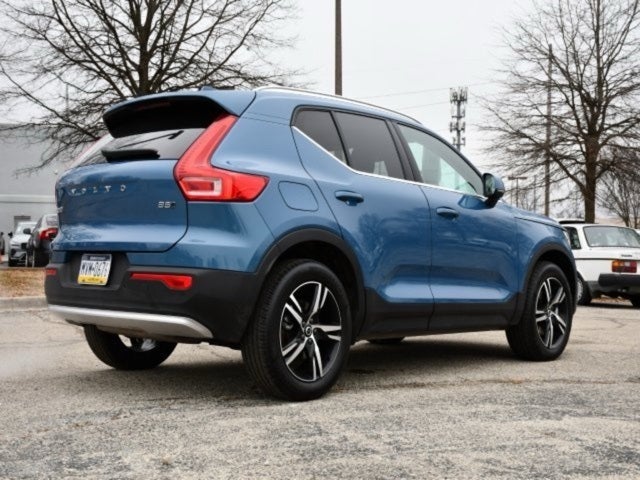 2025 Volvo XC40 B5 Core