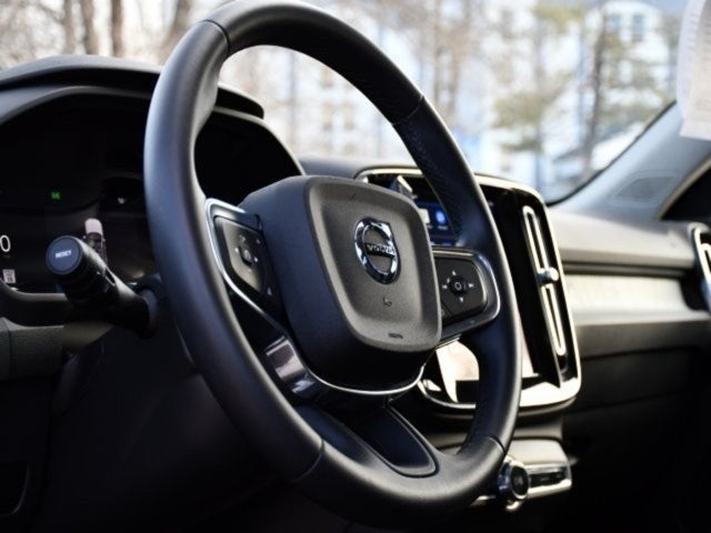 2025 Volvo XC40 B5 Core