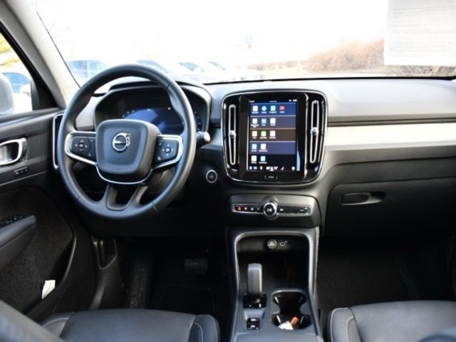 2025 Volvo XC40 B5 Core