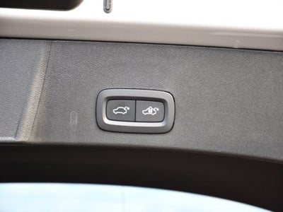 2025 Volvo XC40 B5 Core