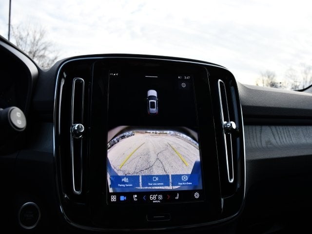 2025 Volvo XC40 B5 Core