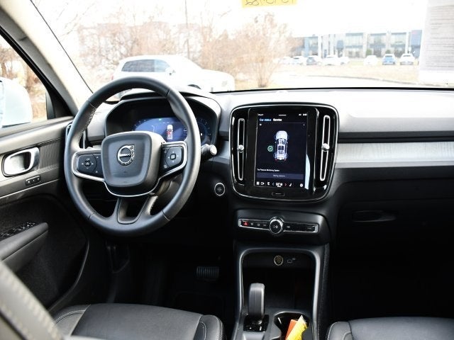 2025 Volvo XC40 B5 Core