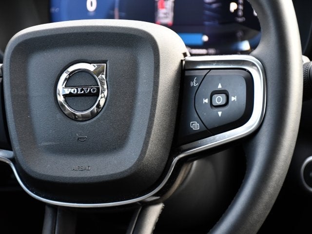 2025 Volvo XC40 B5 Core