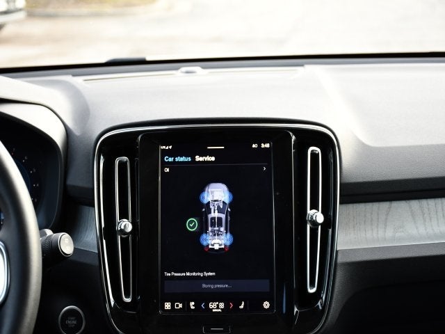 2025 Volvo XC40 B5 Core