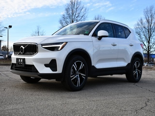 2025 Volvo XC40 B5 Core