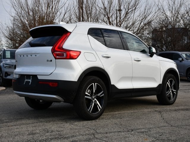 2025 Volvo XC40 B5 Core
