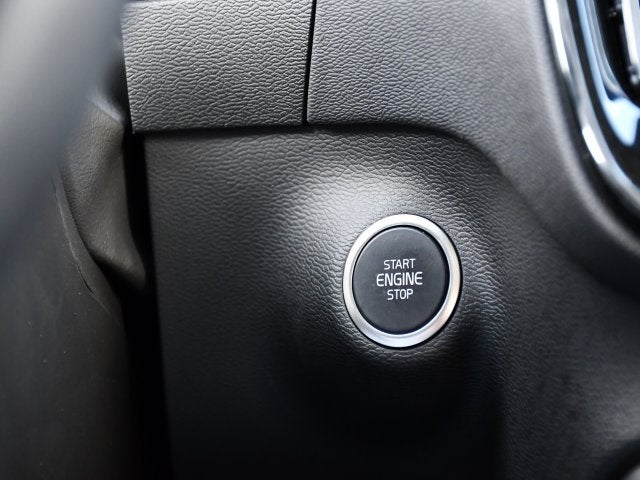 2025 Volvo XC40 B5 Core