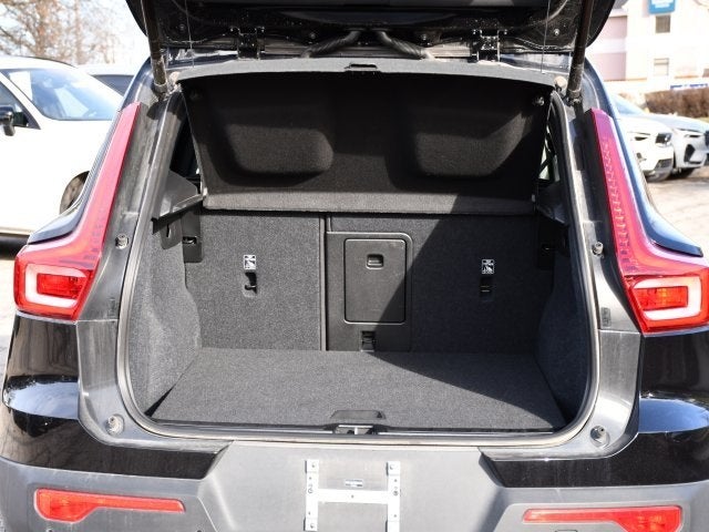 2025 Volvo XC40 B5 Core