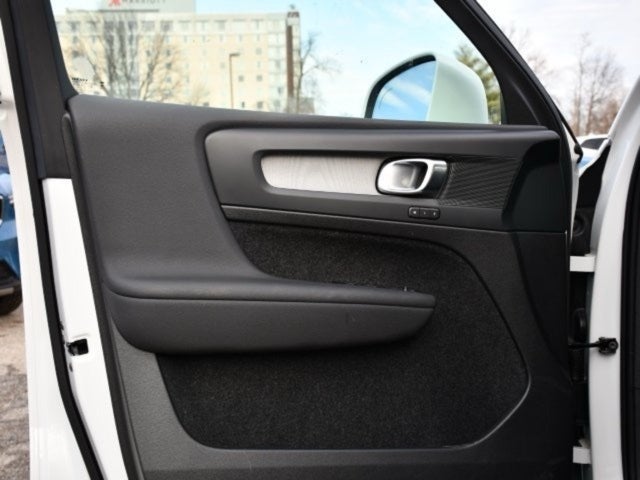 2025 Volvo XC40 B5 Core