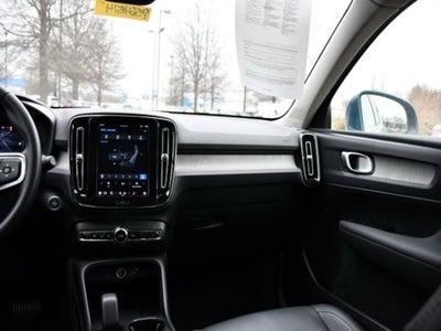 2025 Volvo XC40 B5 Core