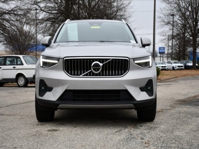 2023 Volvo XC40 B5 Plus Bright Theme