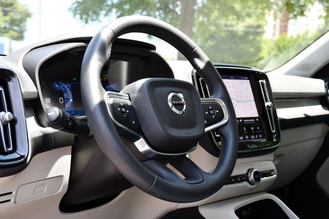 2023 Volvo XC40 B5 Plus Dark Theme