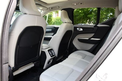 2023 Volvo XC40 B5 Plus Dark Theme