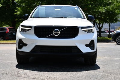 2023 Volvo XC40 B5 Plus Dark Theme