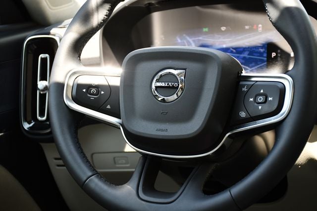 2023 Volvo XC40 B5 Plus Dark Theme