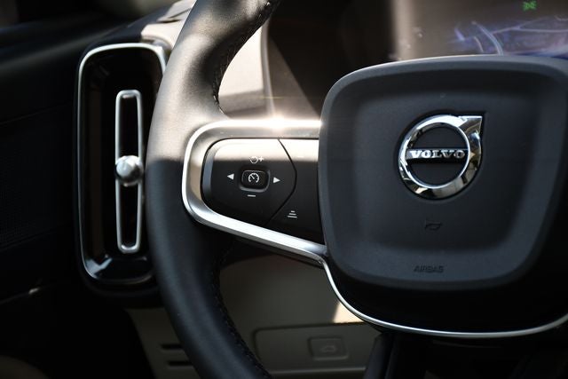 2023 Volvo XC40 B5 Plus Dark Theme