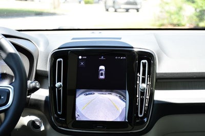 2023 Volvo XC40 B5 Plus Dark Theme