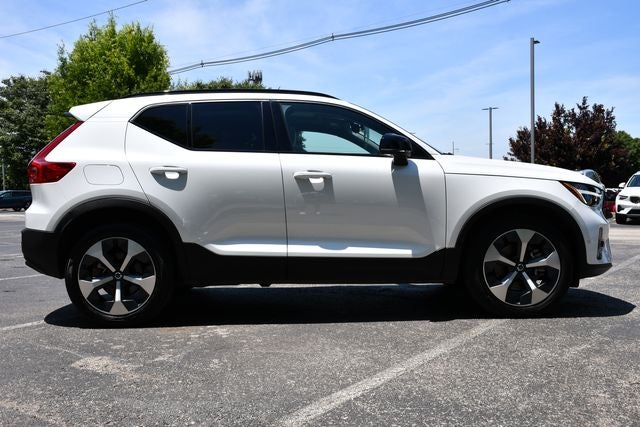2023 Volvo XC40 B5 Plus Dark Theme