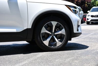 2023 Volvo XC40 B5 Plus Dark Theme