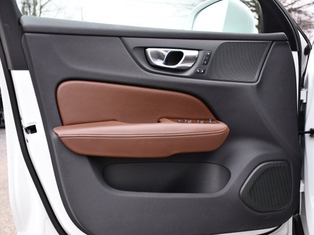 2025 Volvo V60 Cross Country B5 Plus