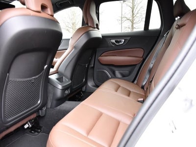 2025 Volvo V60 Cross Country B5 Plus