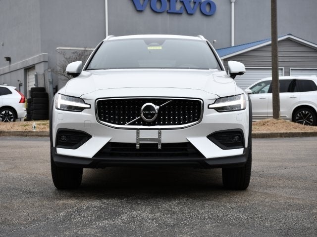2025 Volvo V60 Cross Country B5 Plus