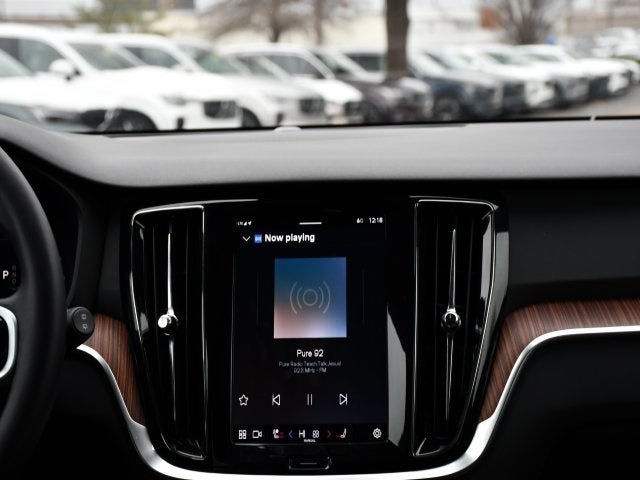 2025 Volvo V60 Cross Country B5 Plus