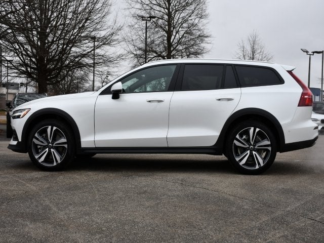 2025 Volvo V60 Cross Country B5 Plus