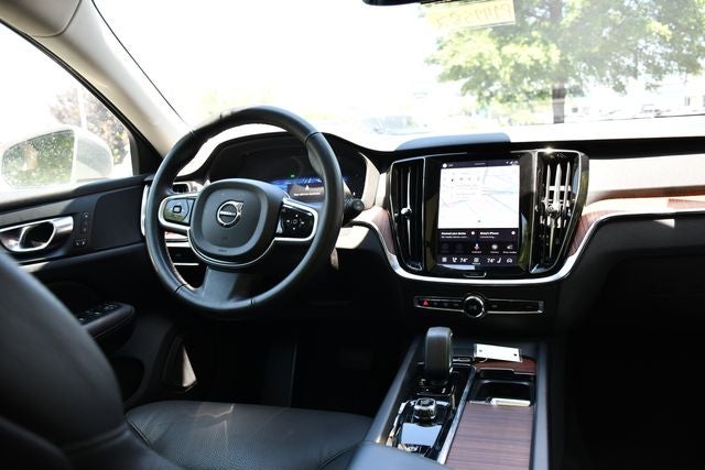 2025 Volvo V60 Cross Country B5 Plus