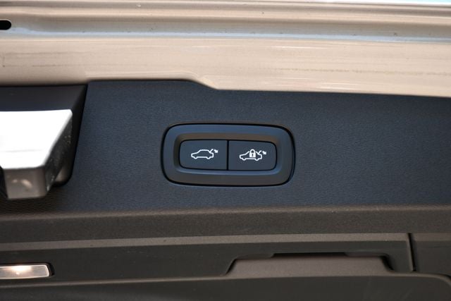 2025 Volvo V60 Cross Country B5 Plus