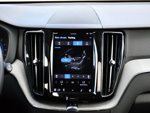 2025 Volvo XC60 B5 Plus