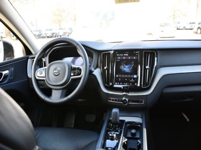 2025 Volvo XC60 B5 Plus