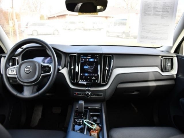 2025 Volvo XC60 B5 Plus