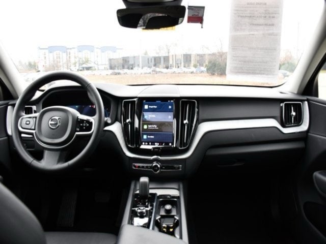 2025 Volvo XC60 B5 Plus