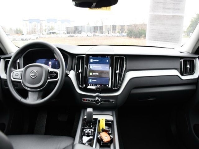 2025 Volvo XC60 B5 Plus