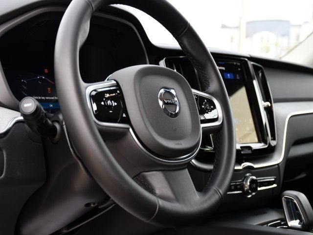 2025 Volvo XC60 B5 Plus