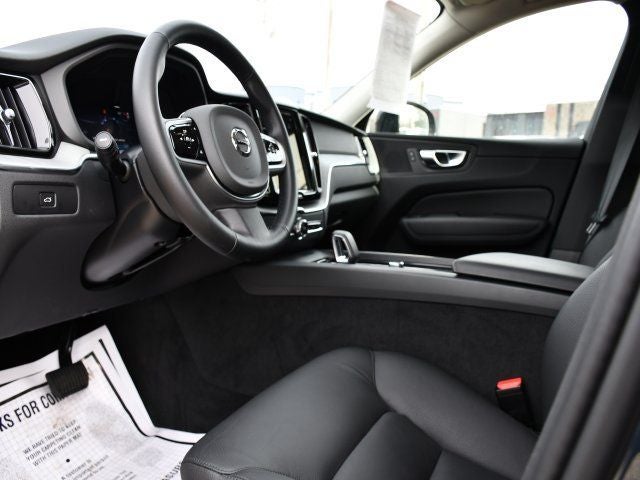 2025 Volvo XC60 B5 Plus