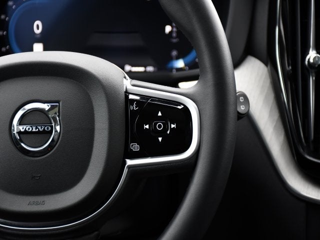 2025 Volvo XC60 B5 Plus