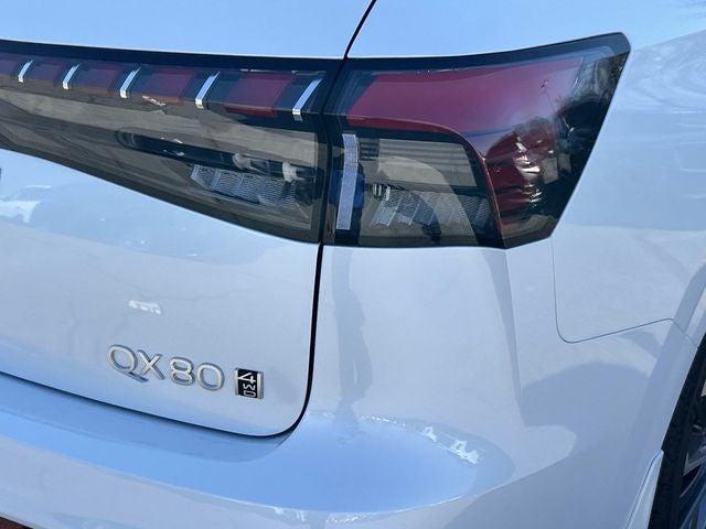 2026 INFINITI QX80 LUXE