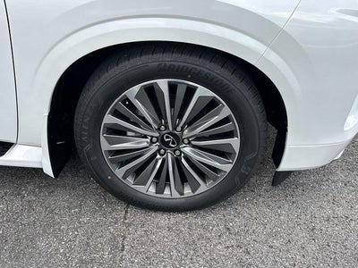 2027 INFINITI QX80 LUXE