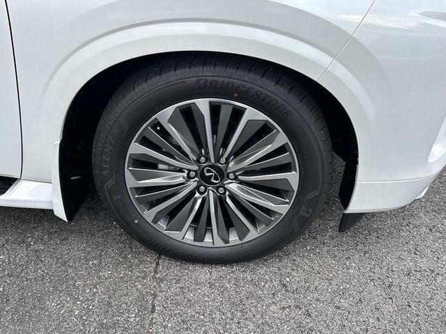2027 INFINITI QX80 LUXE