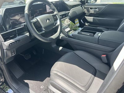 2027 INFINITI QX80 LUXE